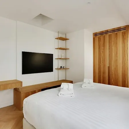 5br 4ba Duplex Services In La Madeleine - Opera París