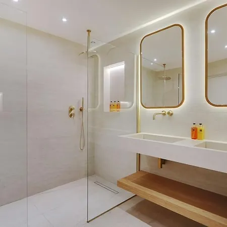 5br 4ba Duplex Services In La Madeleine - Opera * París