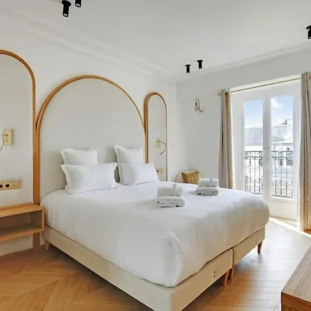 5br 4ba Duplex Services In La Madeleine - Opera *