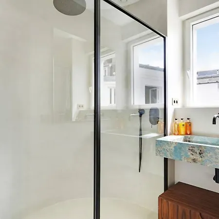 5br 4ba Duplex Services In La Madeleine - Opera *