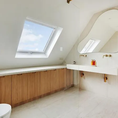 5br 4ba Duplex Services In La Madeleine - Opera * París