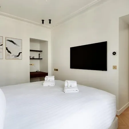 5br 4ba Duplex Services In La Madeleine - Opera Apartamento
