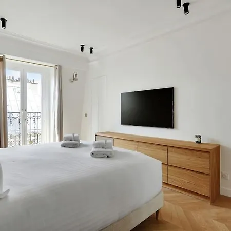 5br 4ba Duplex Services In La Madeleine - Opera *