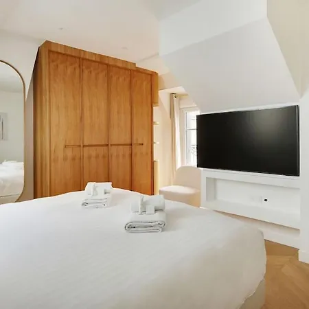 5br 4ba Duplex Services In La Madeleine - Opera * París