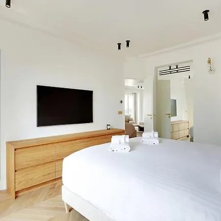 5br 4ba Duplex Services In La Madeleine - Opera Apartamento