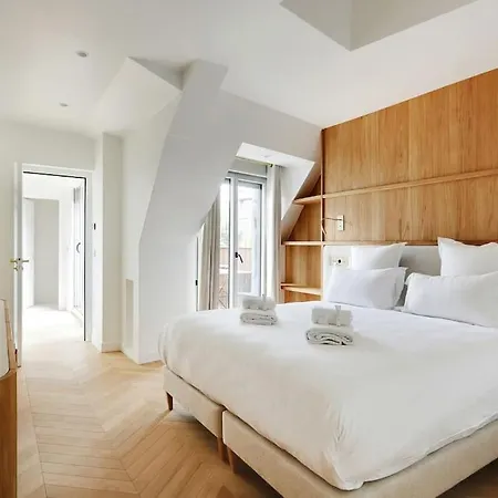 5br 4ba Duplex Services In La Madeleine - Opera *