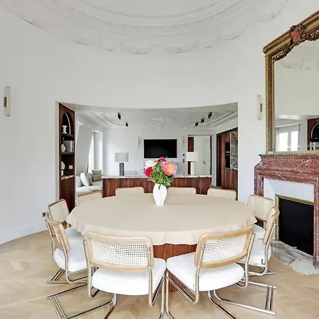 5br 4ba Duplex Services In La Madeleine - Opera