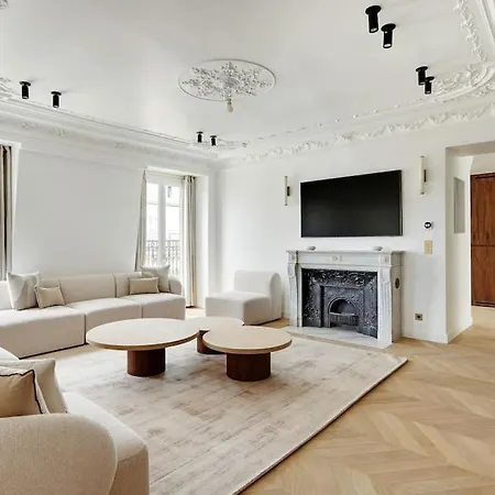 5br 4ba Duplex Services In La Madeleine - Opera