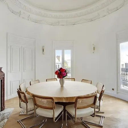 5br 4ba Duplex Services In La Madeleine - Opera